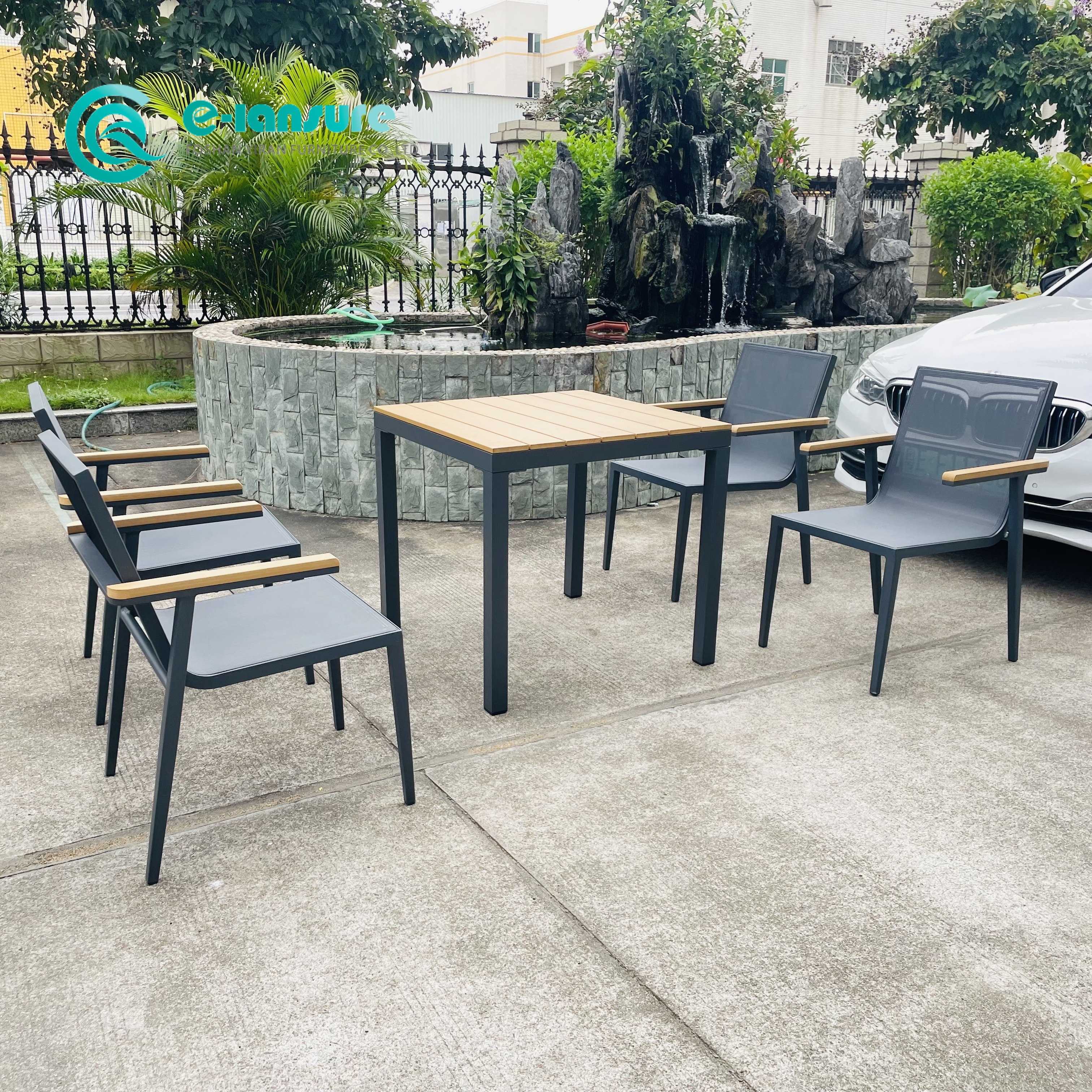 مبل غذاخوری مدرن در فضای باز صندلی ناهارخوری قاب آلومینیومی با دسته چوبی ست غذاخوری 4+1 پاسیو برای رستوران گاردن هتل