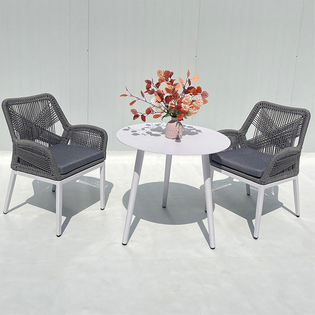 Pinagtagpi na Gray Rope Garden Dining Set 
