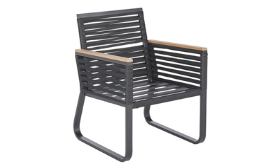 J&iacute;deln&iacute; židle z teakov&eacute;ho dřeva: Dokonal&aacute; kombinace luxusu a funkce pro v&aacute;š domov