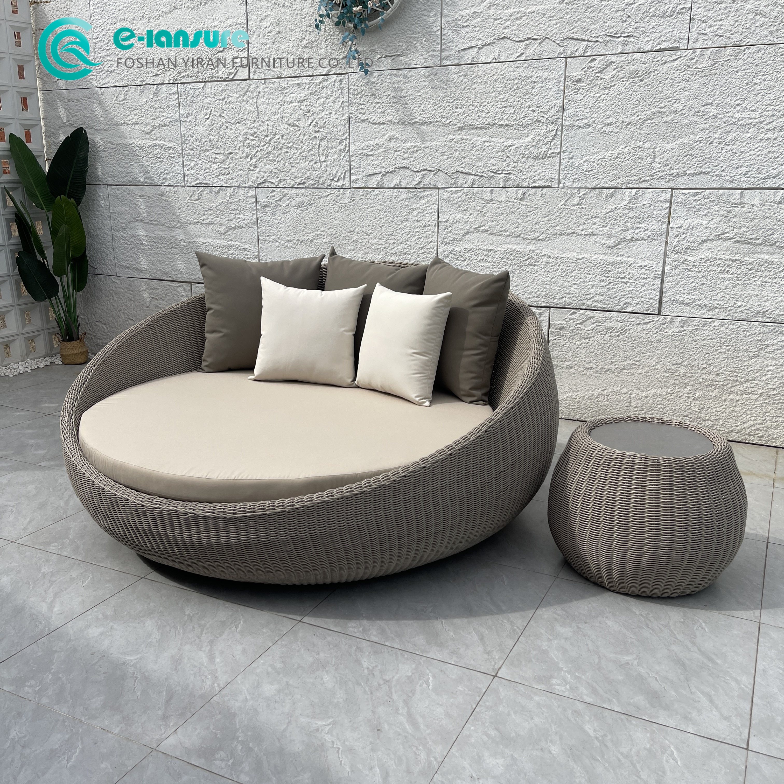 Мінімалісцкі лежак на адкрытым паветры Якасны алюмініевы каркас Садовая мэбля ля басейна круглай формы Кушэтка з ПЭ ротанга для гасцінічнага курорта