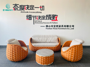 Set di divani da esterno moderni di forma rotonda intrecciati in corda di organza per cortile