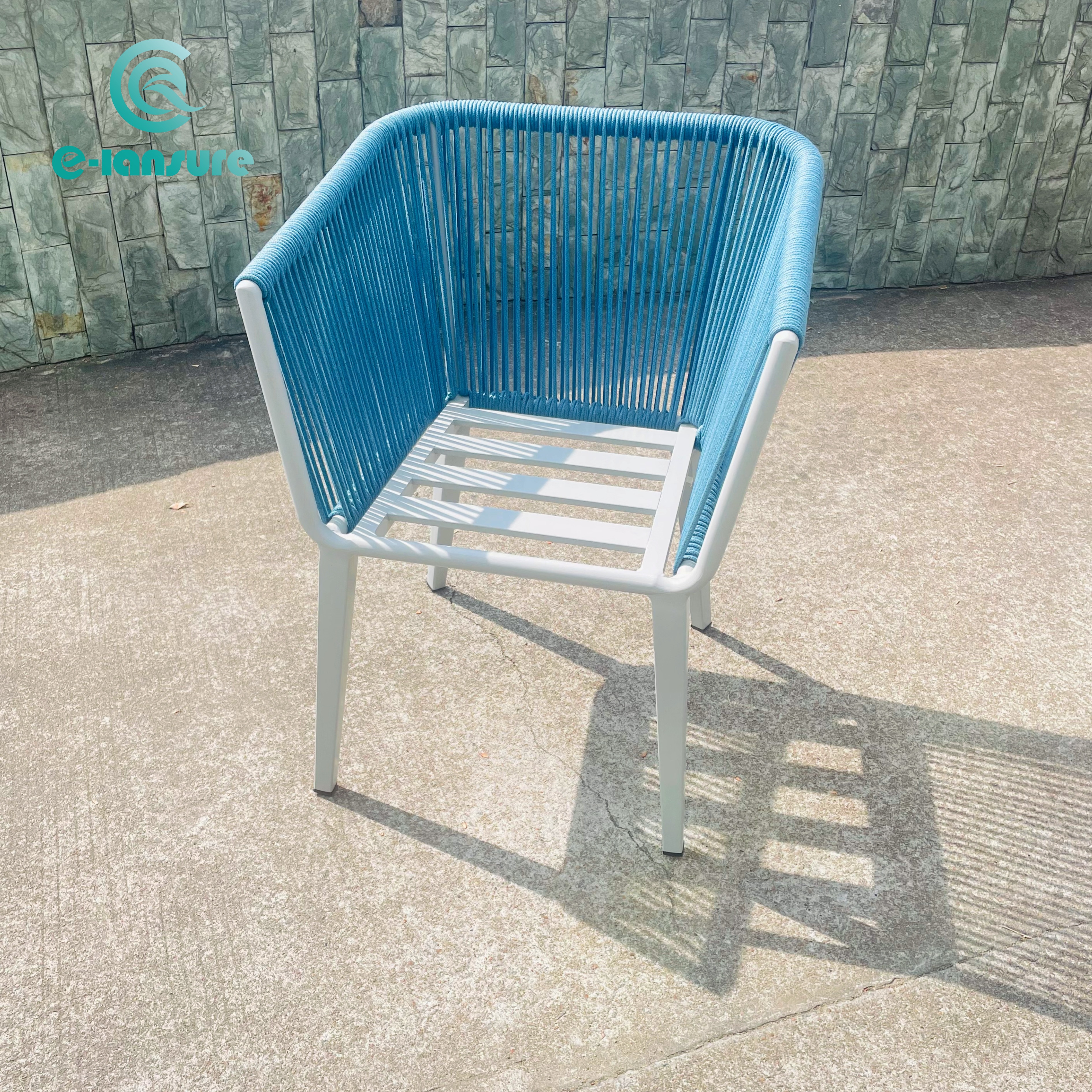 Mobili in alluminio da patio minimalista sedia a corda intrecciata blu per il cortile della villa