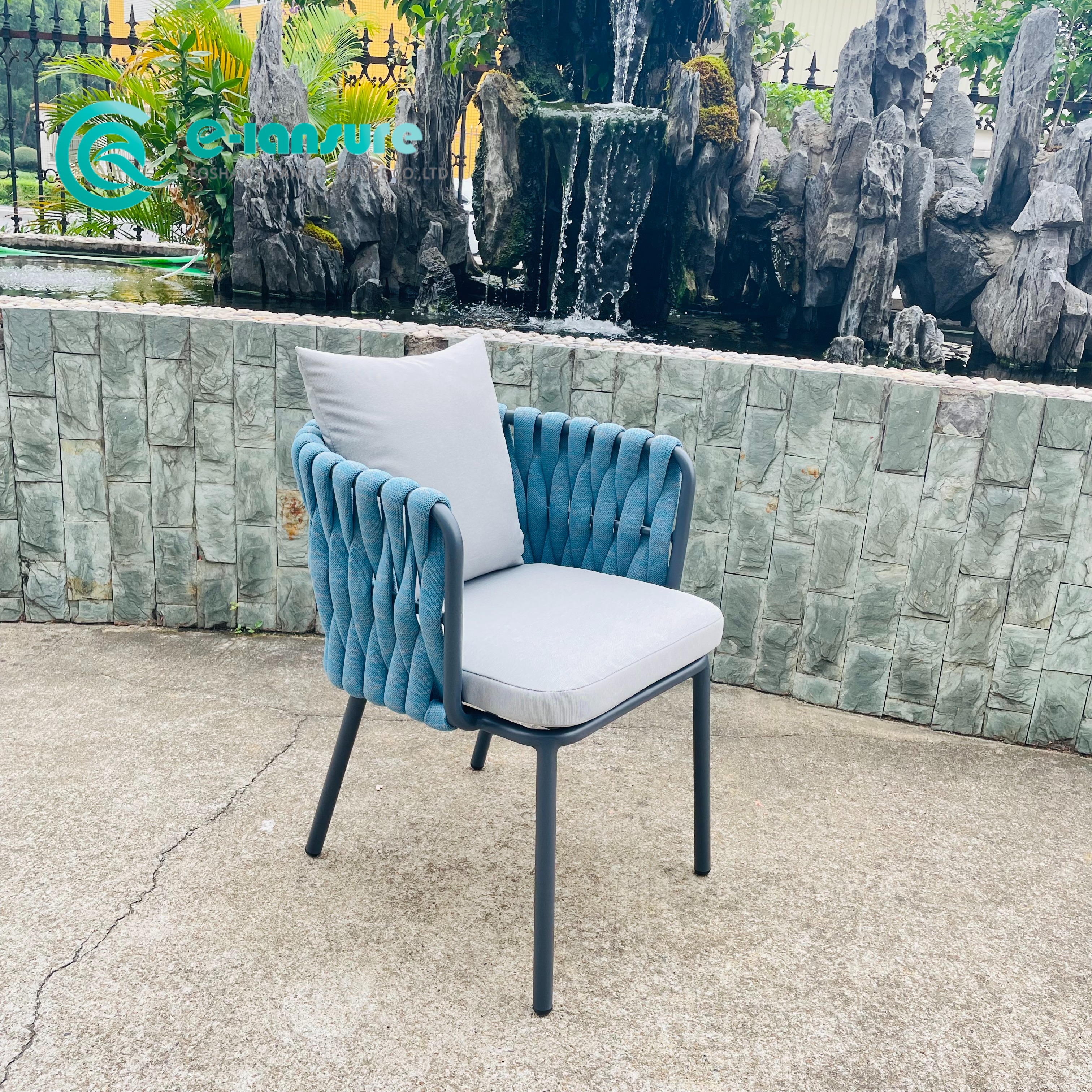 Elegantni vrtni blagovaonski namještaj, blagovaonska stolica s aluminijskim okvirom, stolica za terasu od pletenog užeta s vodootpornim jastukom za dvorište vile