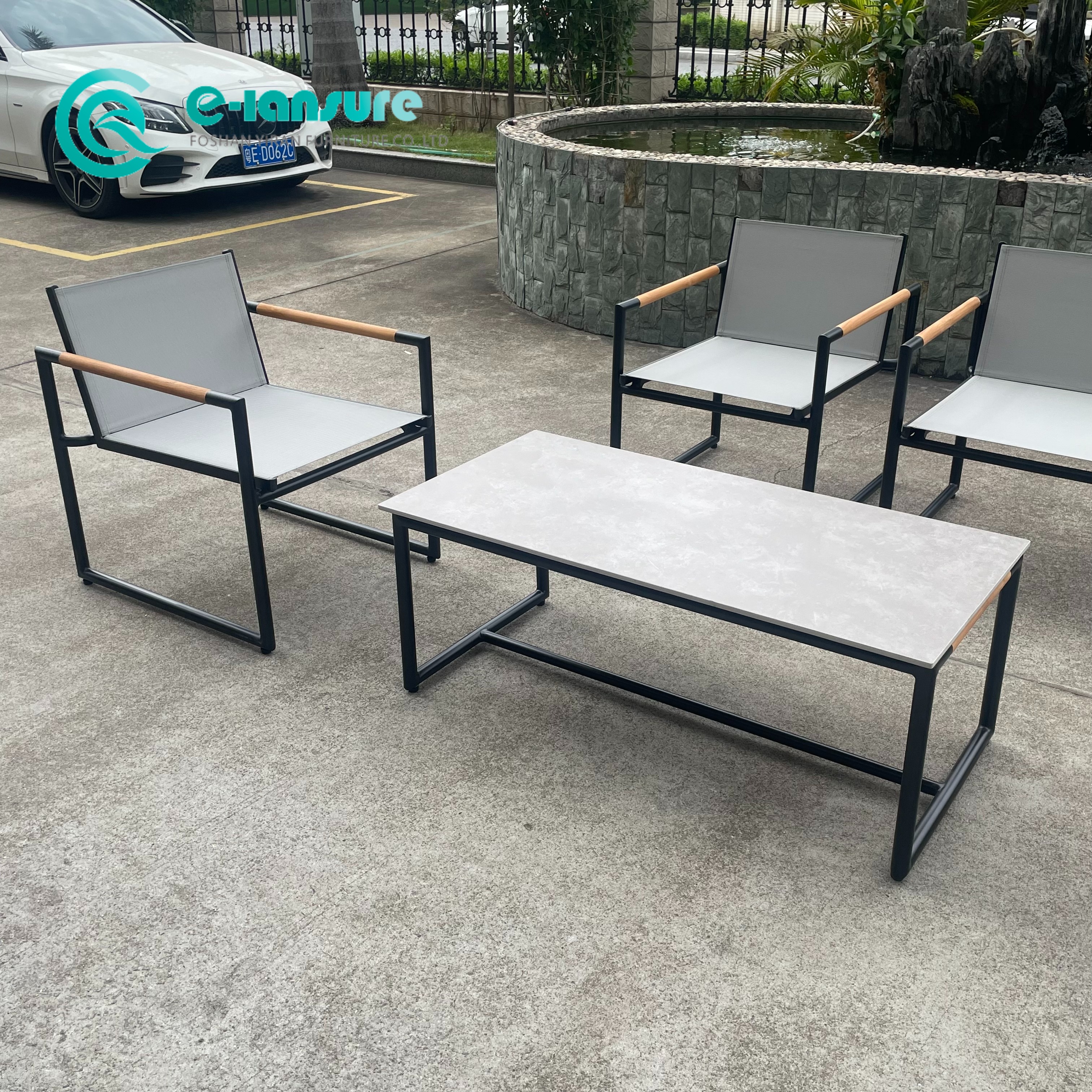 &iquest;Qu&eacute; material es mejor para una mesa de exterior?