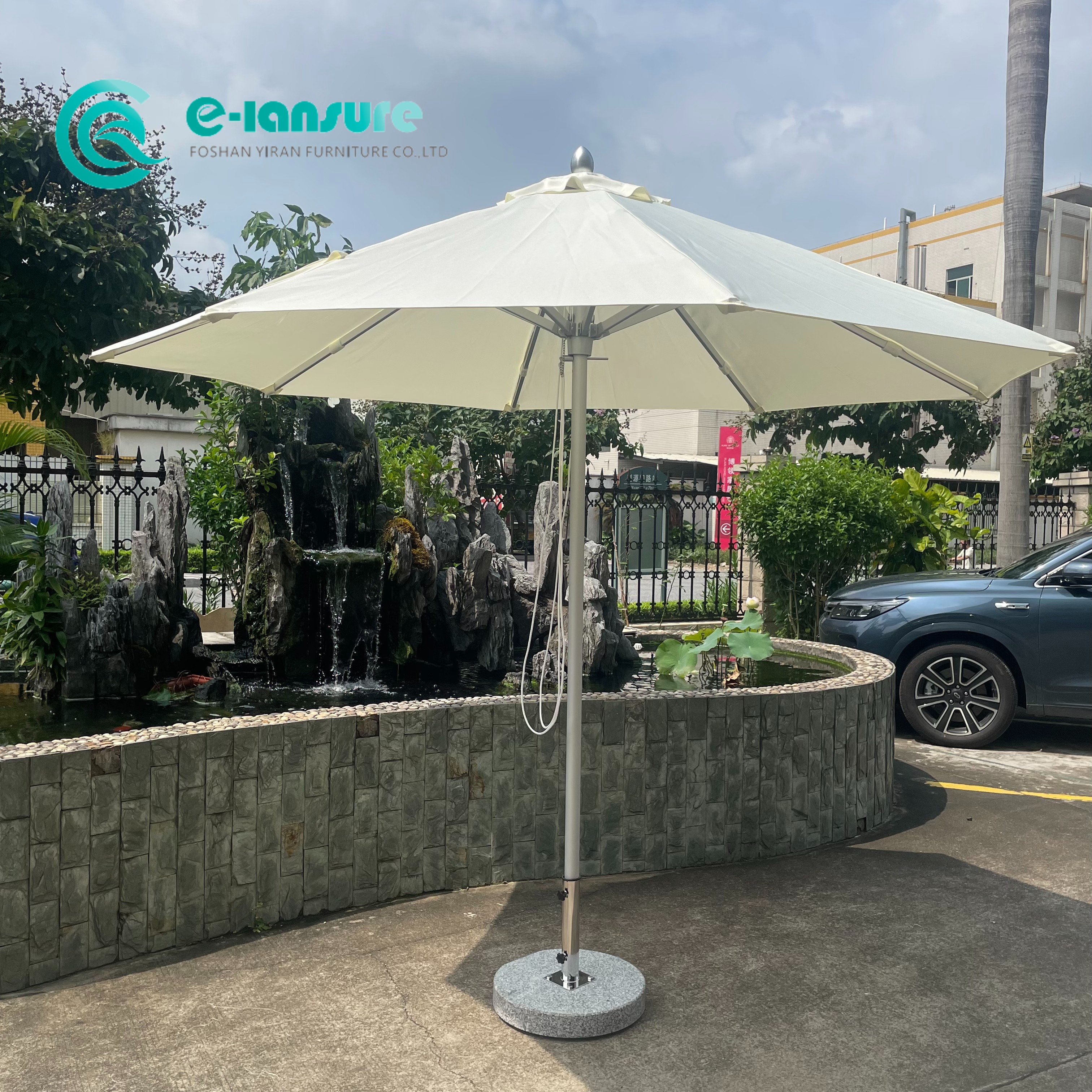 ولا ہوٹل بیچ کے لیے ہول سیل فیکٹری ڈائریکٹ آؤٹ ڈور فرنیچر ایلومینیم فریم قطب چھتری راؤنڈ شیپ آنگن پیراسول