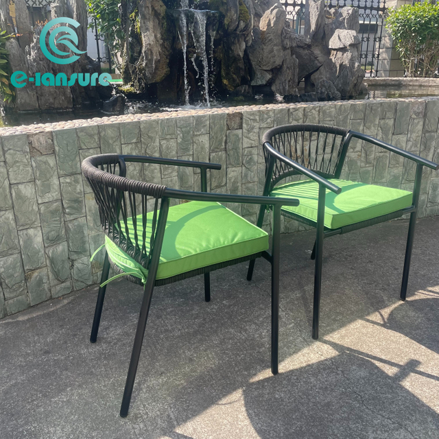 ריהוט גן חיצוני עכשווי מסגרת אלומיניום כיסא פטיו שחור חבל כיסא אוכל למסעדה במלון