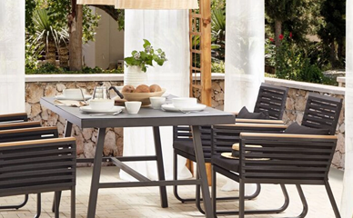 Bakit Kilala ang Teak Wood Dining Chairs sa Walang Kapantay na Katatagan