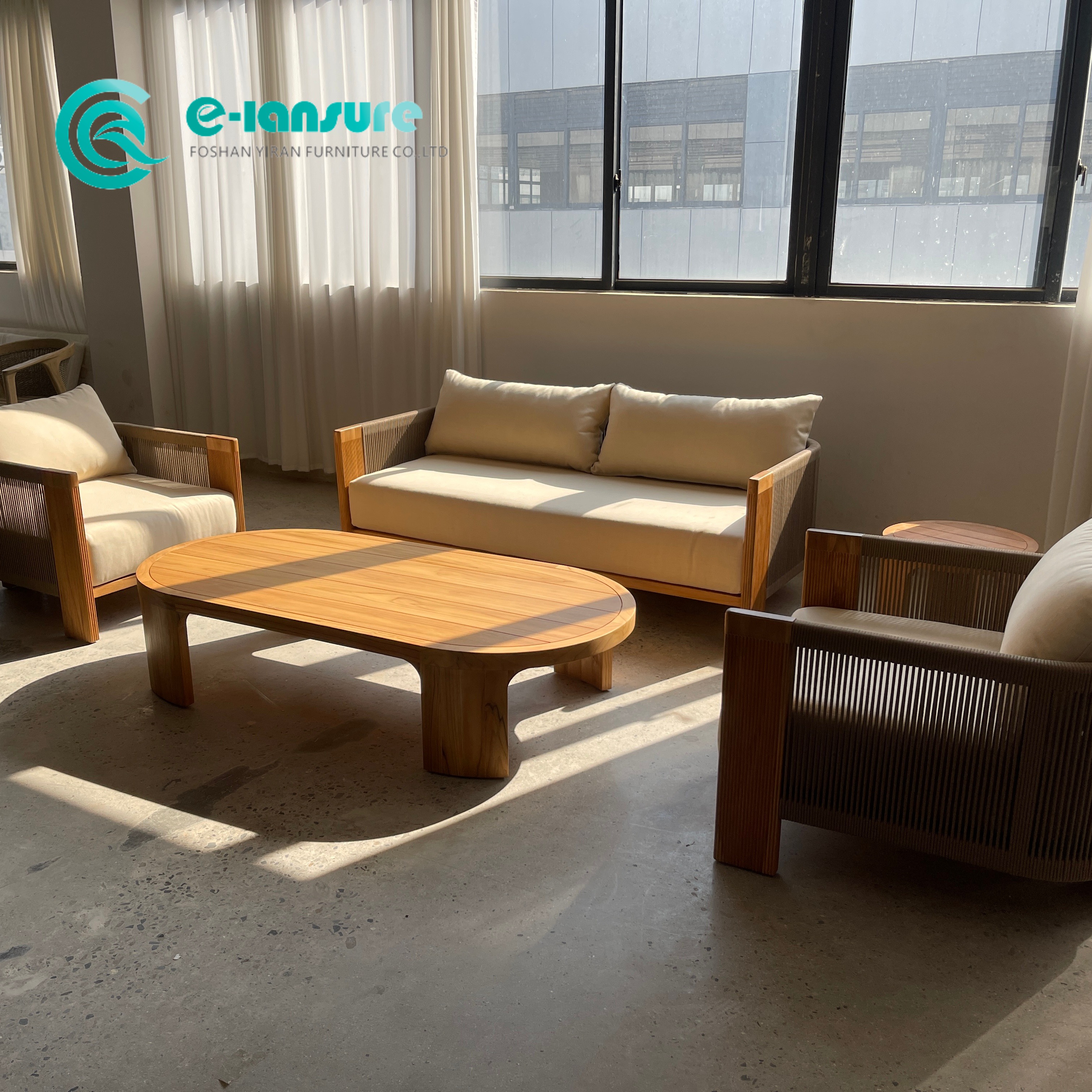 Բացօթյա Teak Wood Furniture Garden Փայտե բազմոց և սուրճի սեղանի հավաքածու Ներքնագավիթով հյուսված պարանով բազմոցի կահույք տան վիլլա բակի համար