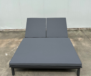 Ghế nằm phơi nắng đ&ocirc;i ho&agrave;n to&agrave;n bằng nh&ocirc;m, đi văng c&oacute; đệm