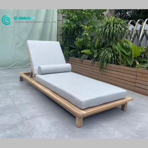 Enostaven slog Zunanje vrtno pohištvo Ležalnik z okvirjem iz tikovega lesa Masivni leseni ležalnik Terasa Poolside Ležalnik Lounge Chair za Villa Resort