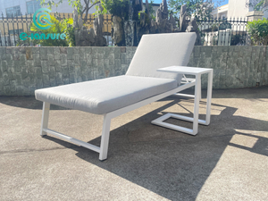 Mobilje bashk&euml;kohore p&euml;r ambiente t&euml; jashtme Rroba dielli me korniz&euml; alumini t&euml; q&euml;ndrueshme me tavolin&euml; kafeje p&euml;r kopsht