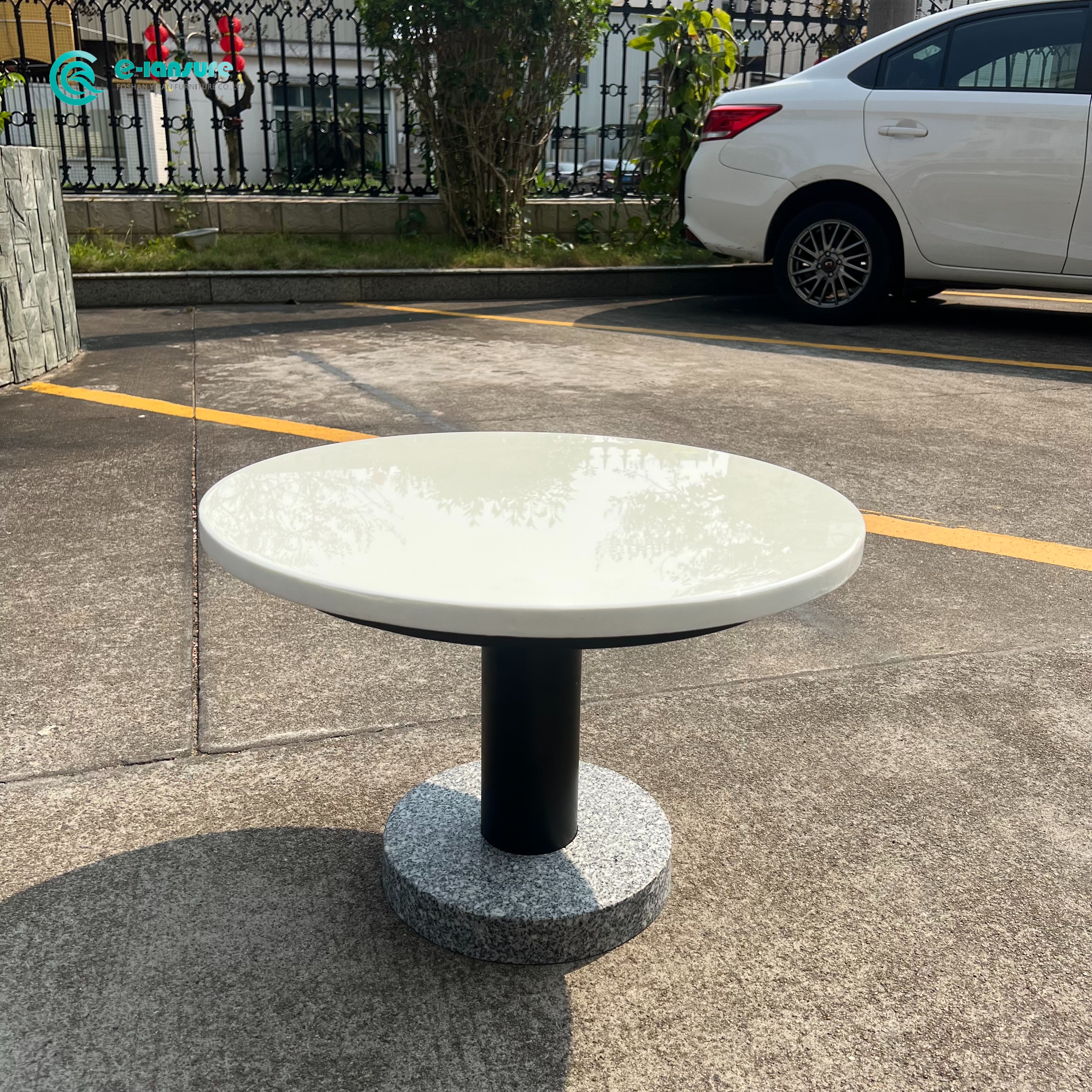 گرینائٹ بیس اور سنٹرڈ اسٹون ٹیبل ٹاپ کے ساتھ اعلیٰ معیار کا ایلومینیم فریم لاؤنج ٹیبل