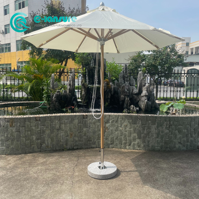 V&auml;lisvihmavarjum&ouml;&ouml;bli alumiiniumraam puitviimistlusega p&auml;ikesevari veekindlast riidest &uuml;mmargune p&auml;ikesevari hotelli ranna jaoks 