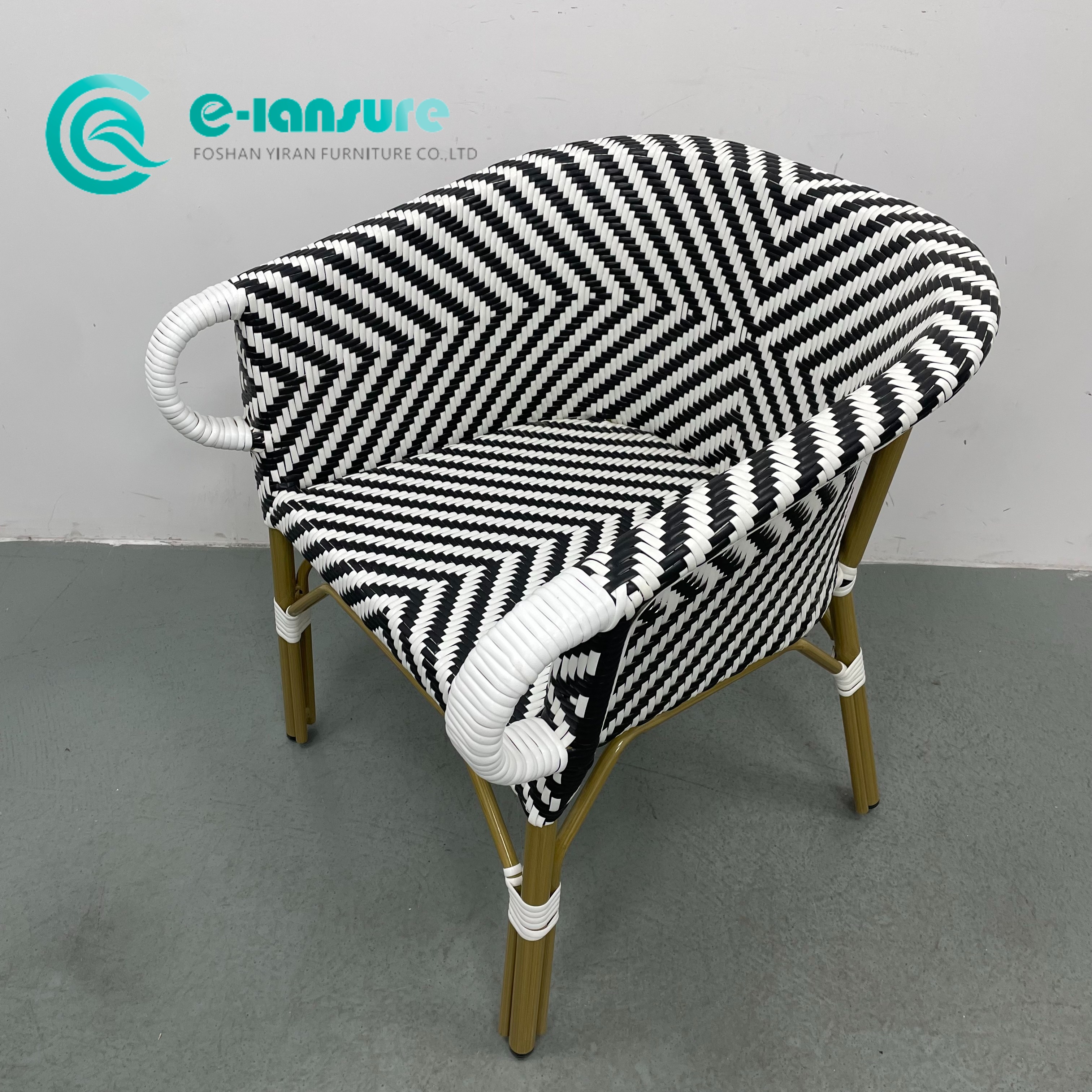 Ho&euml; kwaliteit buite tuinmeubels aluminium raam bank stoel swart en wit geweefde tou rottang bank vir hotel patio restaurant