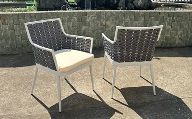 Tingkatkan Pengalaman Makan Luar Anda dengan Kerusi Makan Bertali yang Bergaya Dan Selesa