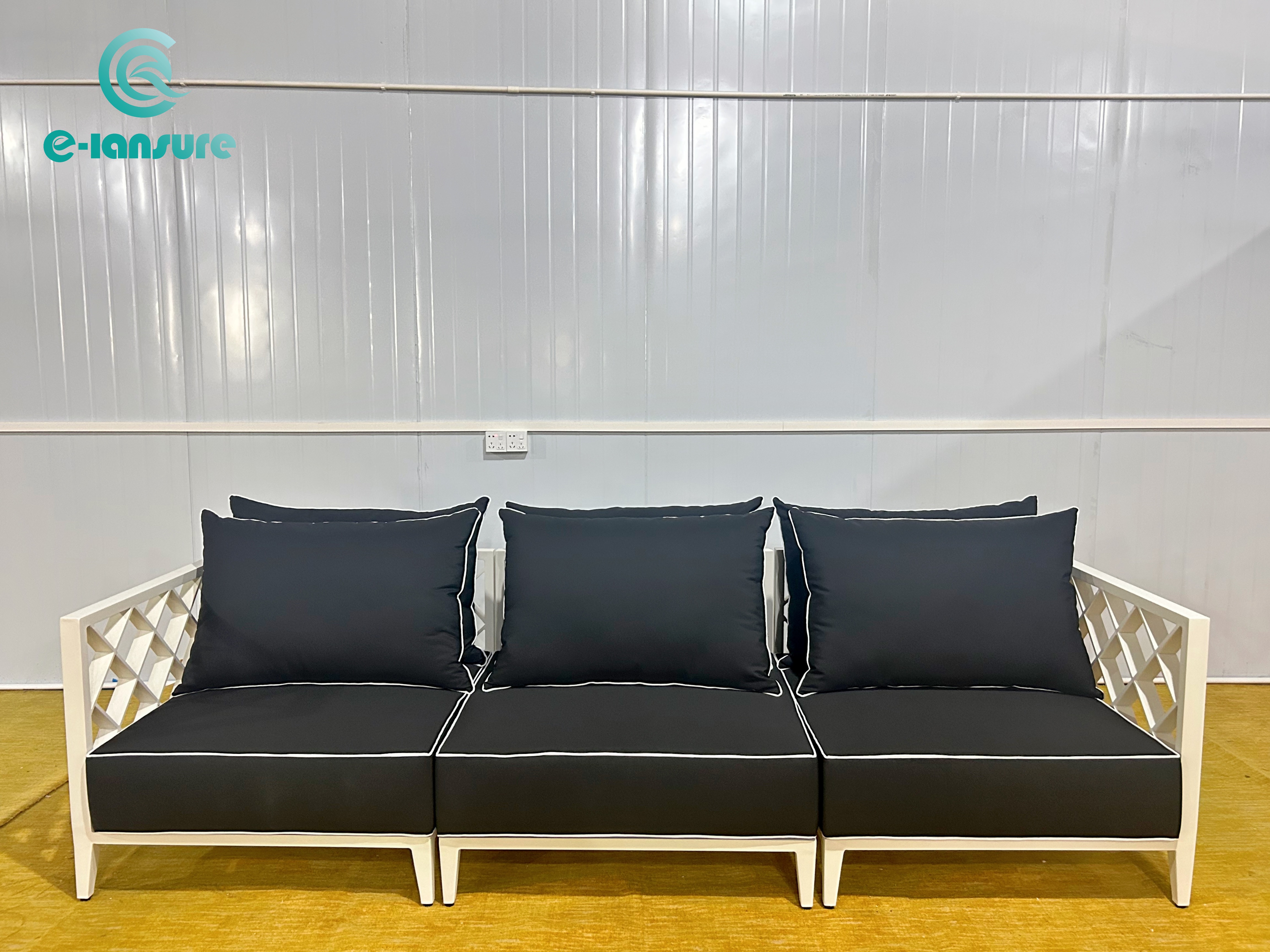 SOUTA ngoài trời sang nhôm bền bỉ hiện đại cho sân trong nhà