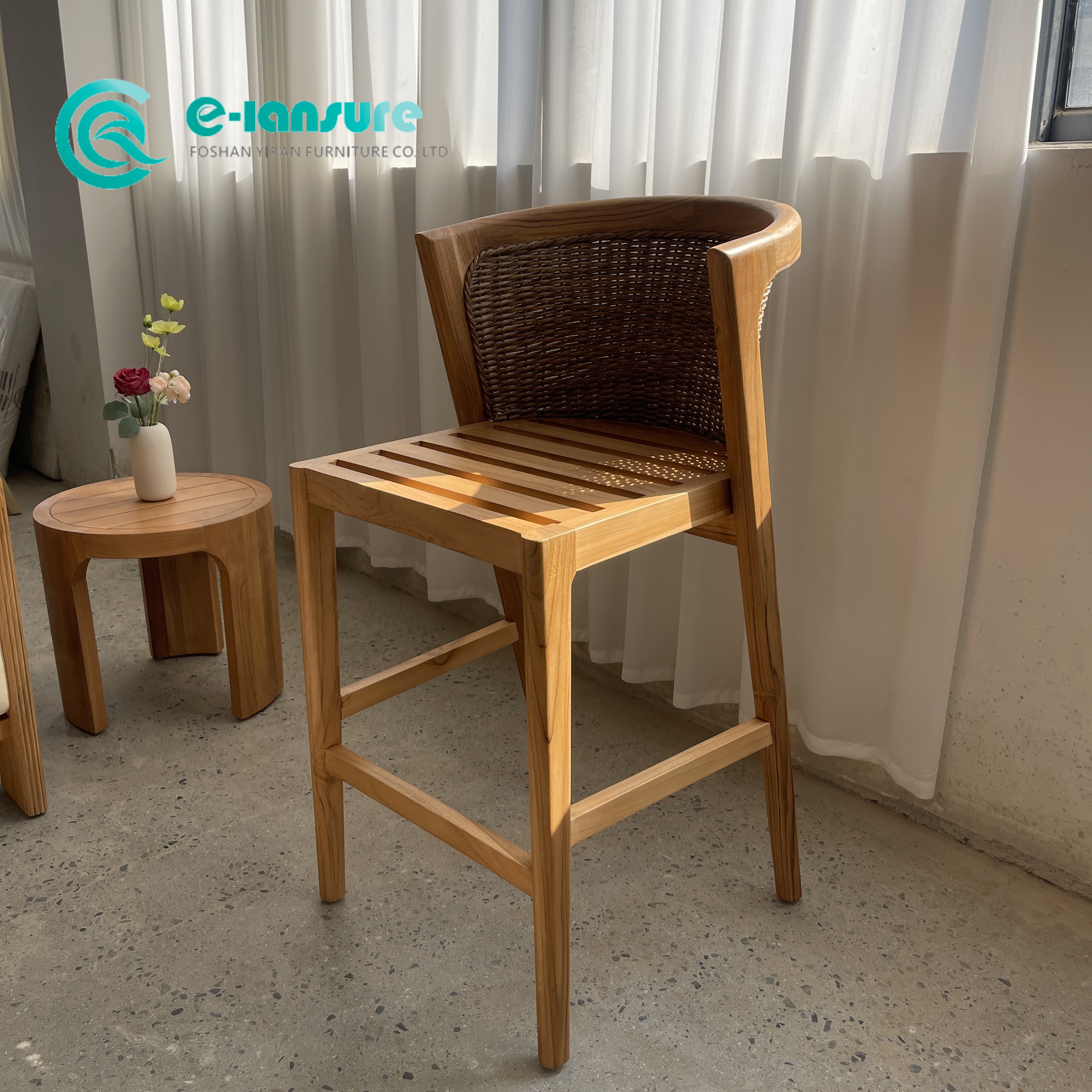 Vonkajš&iacute; n&aacute;bytok z teakov&eacute;ho dreva v klasickom št&yacute;le Kvalitn&eacute; dreven&eacute; tkan&eacute; ratanov&eacute; barov&eacute; kreslo Z&aacute;hradn&eacute; barov&eacute; kreslo za každ&eacute;ho počasia na terasu s balk&oacute;nom