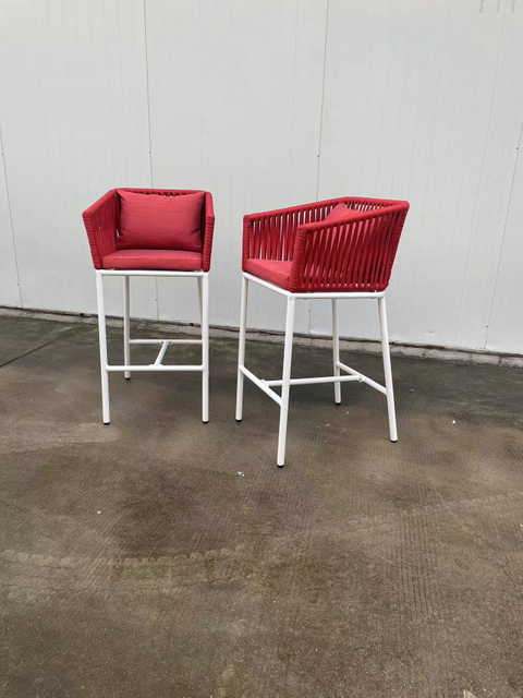 Sgabello da bar intrecciato con fettuccia rossa, sedia da bar in alluminio verniciato a polvere