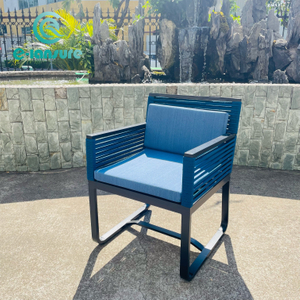 Meubles de patio contemporains, cadre en aluminium noir, chaise de salle &agrave; manger en corde bleue avec ensemble de Table pour l'ext&eacute;rieur