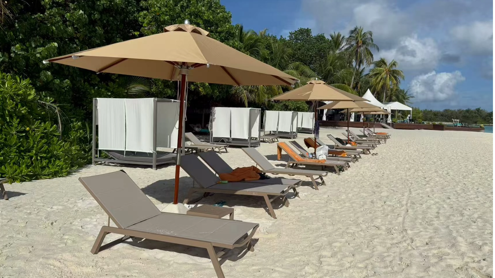 Malediwski raj: miejsce, w kt&oacute;rym nasze meble spotykają się z życiem na wyspie