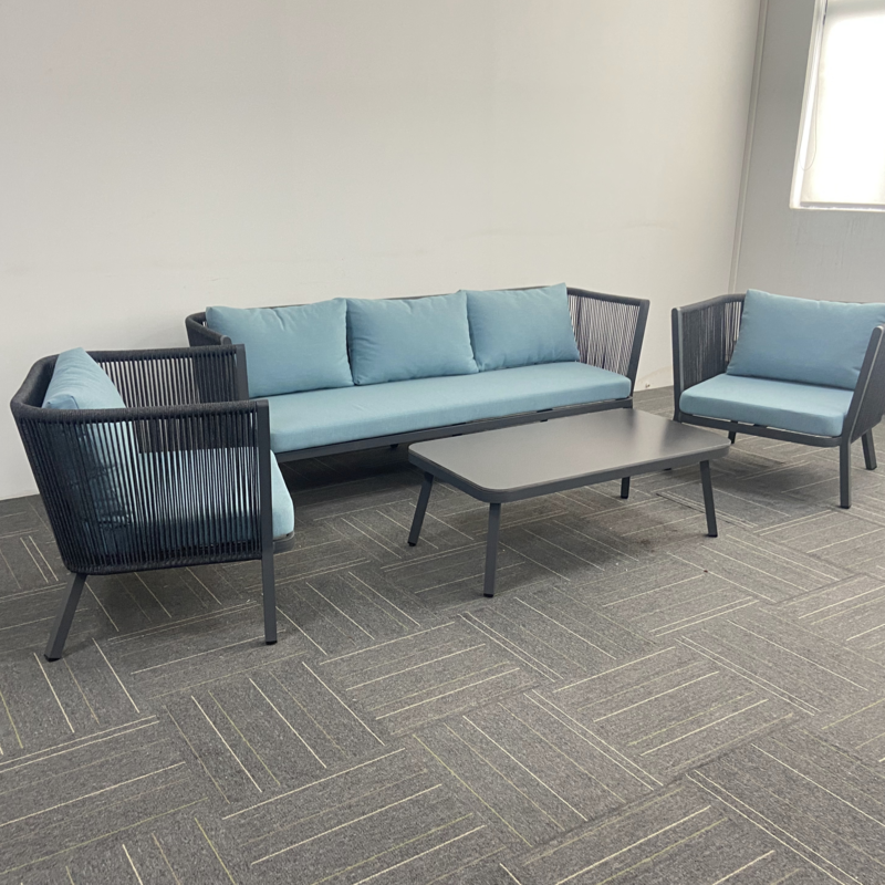 Jak czyścić sofę linową na zewnątrz?