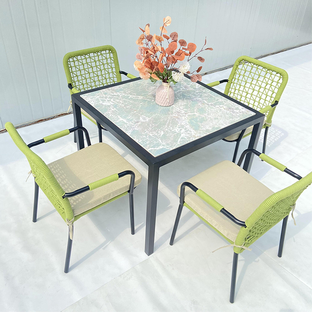 កៅអីបរិភោគអាហារធ្វើពីខ្សែពួររបស់សណ្ឋាគារ Green Woven ជាមួយនឹងឈុតតុ