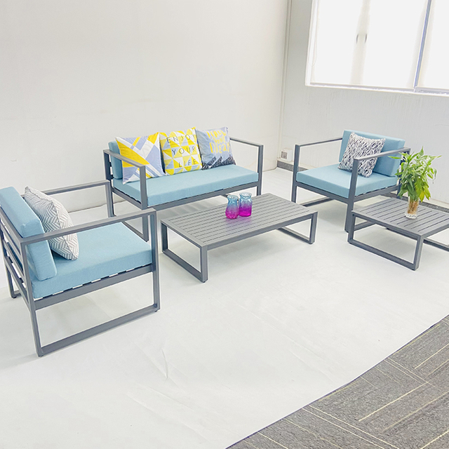 Enkel design utomhusgr&aring; soffset av aluminiumram