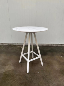 केडी पैरों के साथ गोल सिंटर्ड स्टोन टॉप एल्यूमीनियम बार टेबल