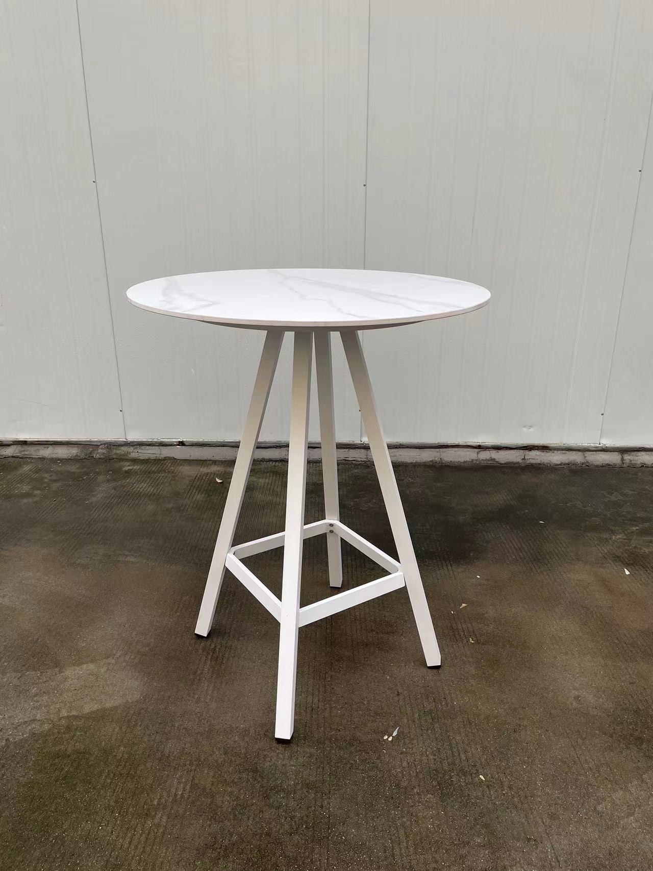 Meja bar aluminium atas batu tersinter bulat dengan kaki KD