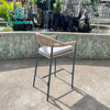 Stilvolle Vintage-Gartenm&ouml;bel f&uuml;r den Au&szlig;enbereich, Barst&uuml;hle mit hoher R&uuml;ckenlehne f&uuml;r die Terrasse