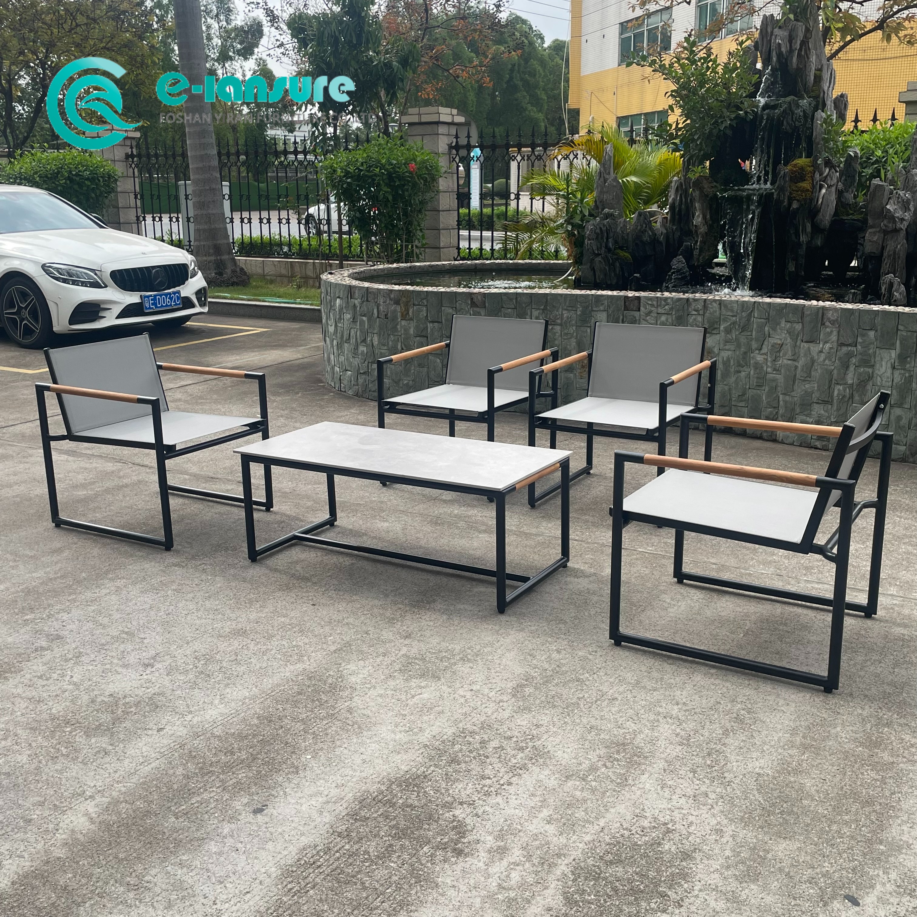 Minimalist Outdoor Stibadium Lorem Dura Aluminium Frame Stibadium Cathedra cum Plywood Armrest Hotel Stibadium Capulus Table Set pro Hotel Obstinatus