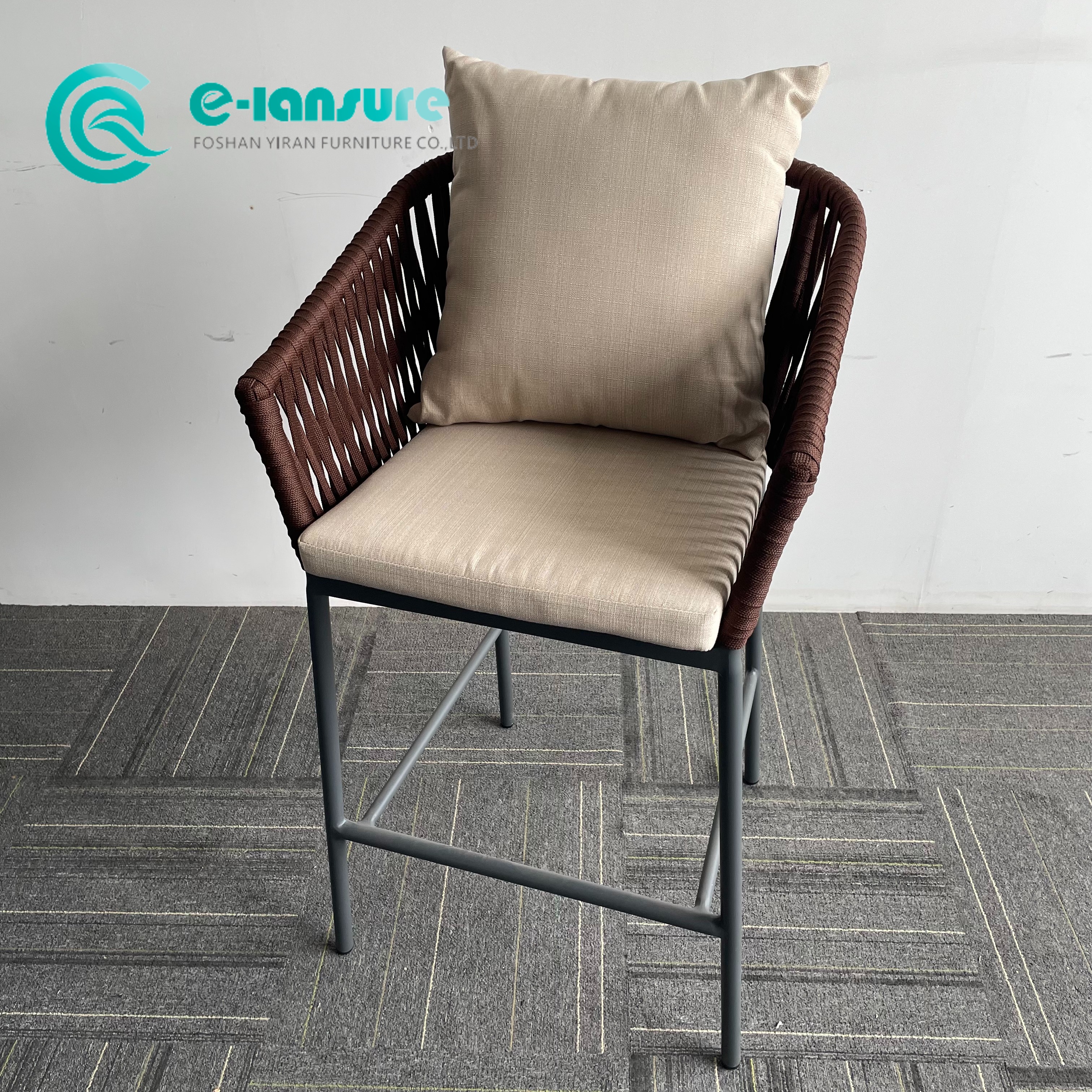 Садовая барная мэбля, барнае крэсла з алюмініевым каркасам, карычневы вяровачны высокі барны зэдлік з падушкай у любое надвор'е 