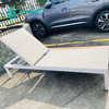 Jednostavan stil Vanjski vrtni namještaj Aluminijska ležaljka s tekstilnom tkaninom Ležaljka za sunčanje od tikovine uz bazen za vrtno dvorište