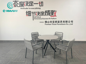 Минималистички трпезаријски намештај на отвореном 4+1 трпезаријски сет алуминијумска трпезаријска столица са округлим столом за ресторан на тераси