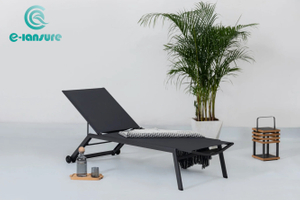 Krevat dielli me korniz&euml; alumini me pesh&euml; t&euml; leht&euml;, krevat dielli n&euml; natyr&euml; Karrige e shtrir&euml; n&euml; oborr spanjol p&euml;r hotel turistik