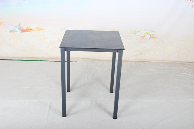 Kestabilan meja bar atas HPL dengan empat kaki