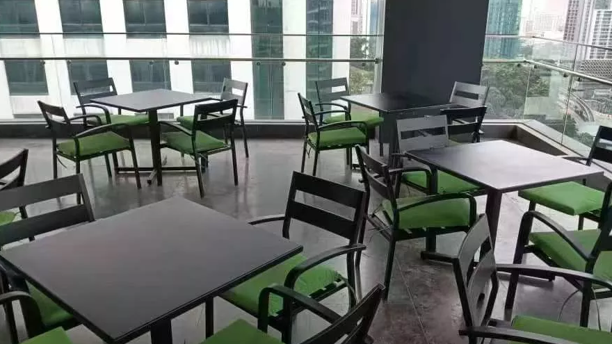 Малайзын үйлчлүүлэгчийн тойм: Ресторанд зориулсан гадаа хоолны төгс иж бүрдэл