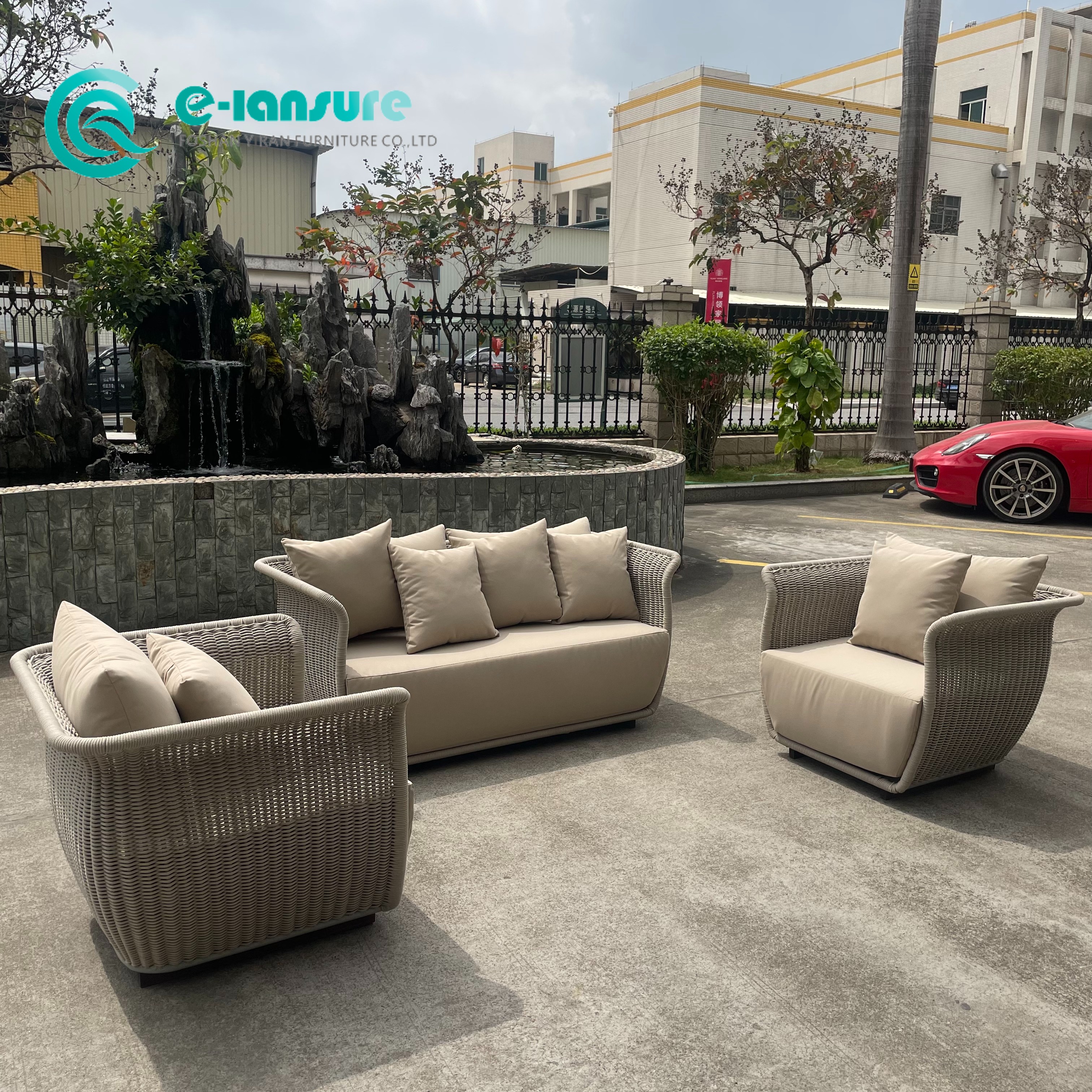 Perabot Taman Luar Minimalis Sofa Bingkai Aluminium dengan Meja Kopi Kerusi Sofa Tenun Tali Elegan Untuk Halaman Hotel