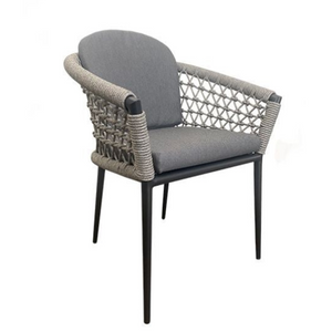 Alumiiniumist k&ouml;iest valmistatud s&ouml;&ouml;gitool v&auml;litingimustes patjadega