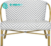 Einfache nordische Outdoor-M&ouml;bel, Bankstuhl mit Aluminiumrahmen, stilvoller langer Sofastuhl aus blauem und wei&szlig;em PE-Rattan f&uuml;r die Gartenterrasse der Villa
