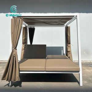 Giường ngủ khung nh&ocirc;m s&acirc;n vườn ngo&agrave;i trời c&oacute; r&egrave;m kaki Giường tắm nắng c&oacute; đệm mềm b&ecirc;n hồ bơi