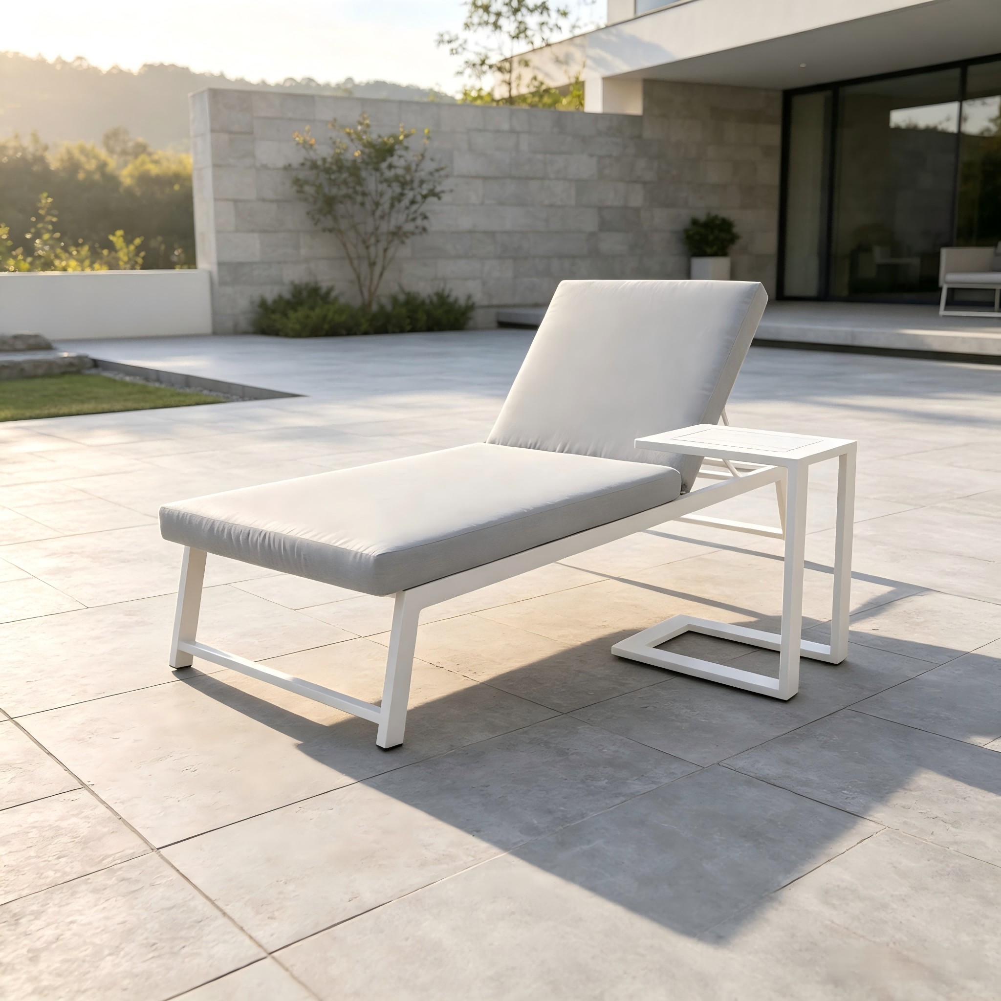 Trosc&aacute;n Comhaimseartha Lasmuigh Fr&aacute;ma Al&uacute;manam Durable Sun Lounger Le T&aacute;bla Caife Do Ghaird&iacute;n