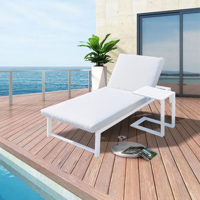 Furnitur Luar Ruangan Kontemporer Kursi Berjemur Bingkai Aluminium Tahan Lama Dengan Meja Kopi Untuk Taman