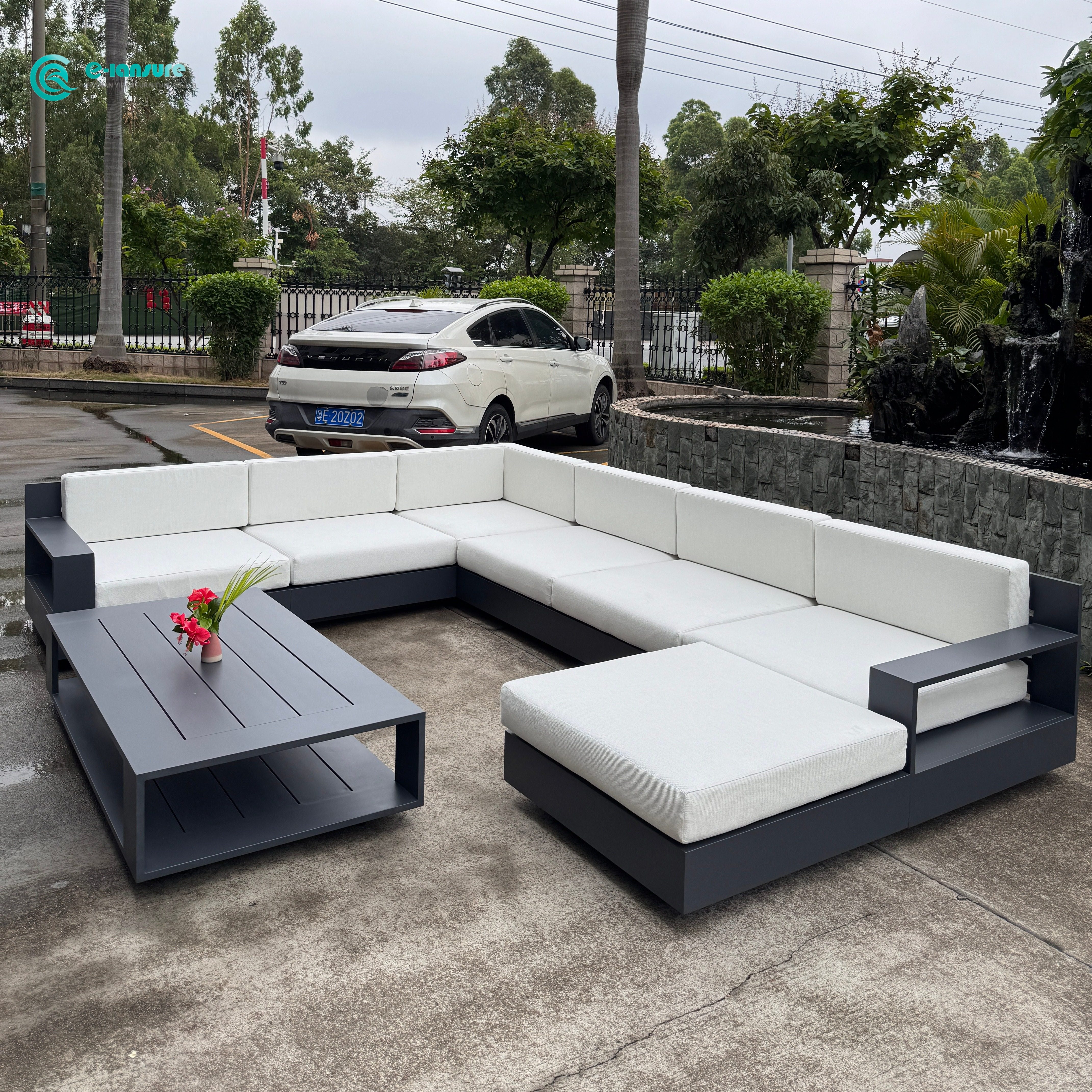 Namještaj za vanjske sofe u klasičnom stilu, kvalitetna sofa u obliku slova L s aluminijskim okvirom i stolićem za kavu za vilu